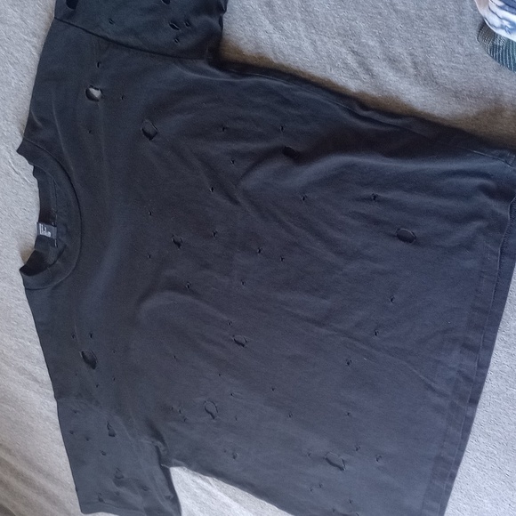 Forever 21 Boxy Crewneck Tee Shirt Medium Black Oversized Distressed Ripped Hole - Picture 2 of 6